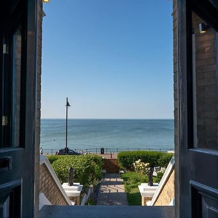 Stylish Beachfront Apartment, Sweeping Ocean Views And Luxury Touches Herne Bay Exteriér fotografie