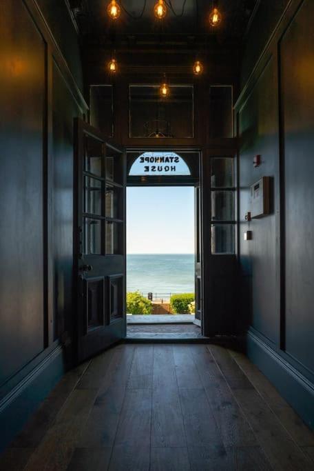 Stylish Beachfront Apartment, Sweeping Ocean Views And Luxury Touches Herne Bay Exteriér fotografie