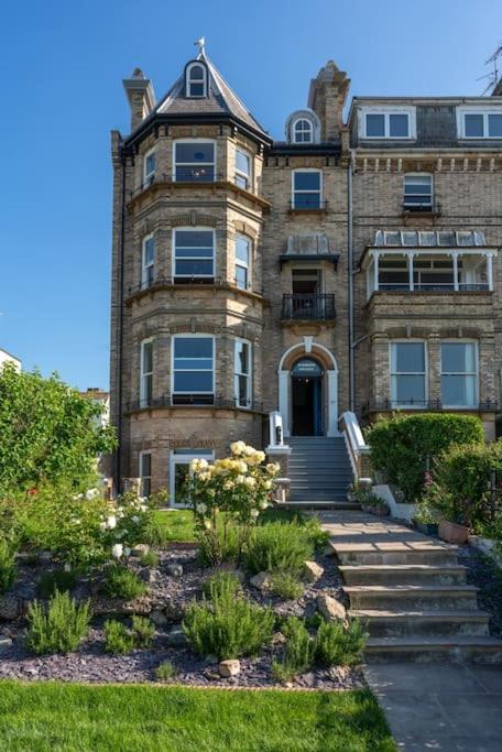 Stylish Beachfront Apartment, Sweeping Ocean Views And Luxury Touches Herne Bay Exteriér fotografie