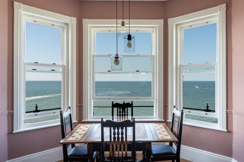 Stylish Beachfront Apartment, Sweeping Ocean Views And Luxury Touches Herne Bay Exteriér fotografie