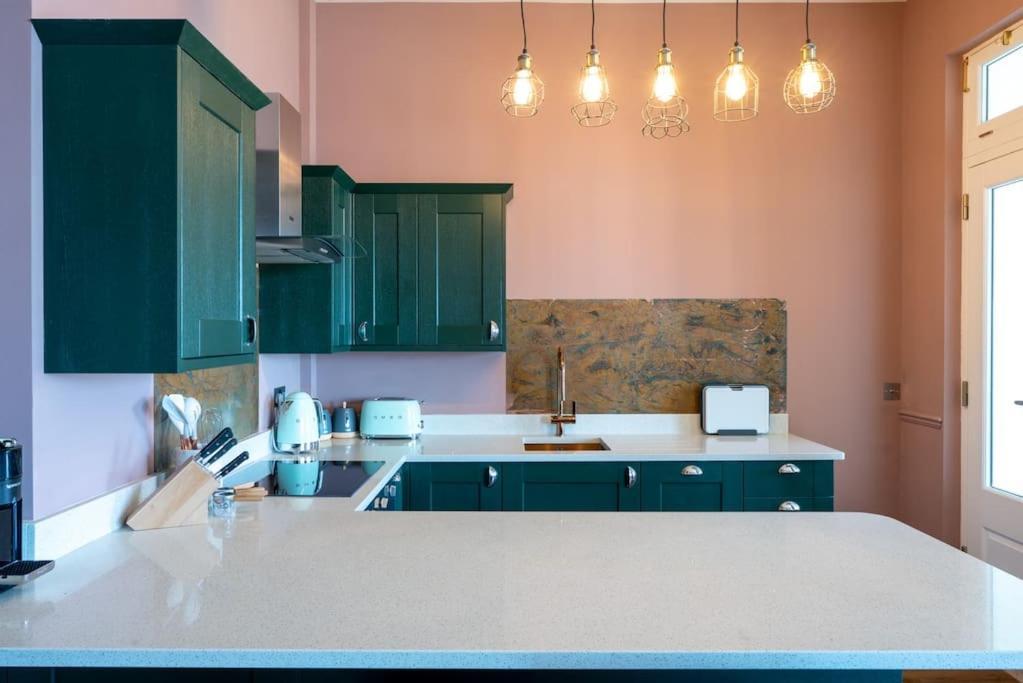 Stylish Beachfront Apartment, Sweeping Ocean Views And Luxury Touches Herne Bay Exteriér fotografie